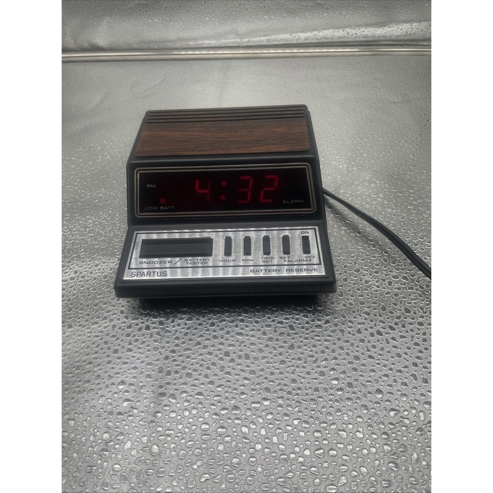 Vintage Retro Wood Grain Miniature Spartus Alarm Clock Hong Kong Red LED‎